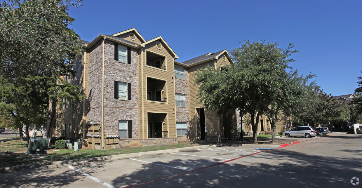 Primary Photo - Park at Cliff Creek