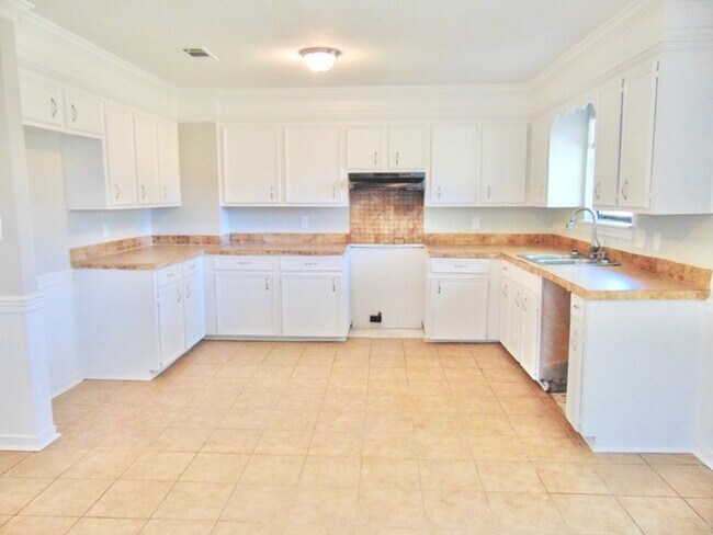 Building Photo - Beautiful Home for Lease!