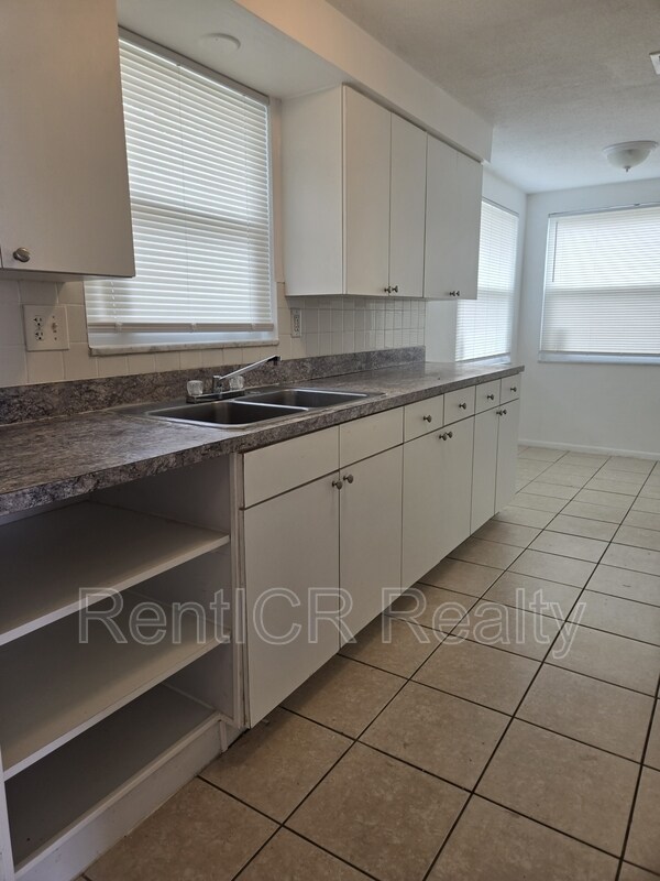 Foto del edificio - 4836 Flora Ave