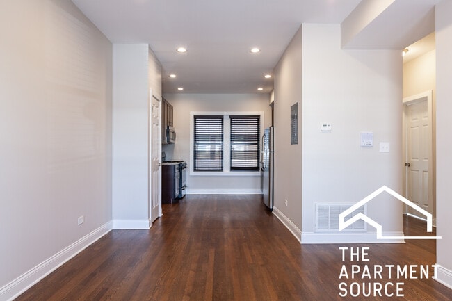 Building Photo - 525 W Barry Ave