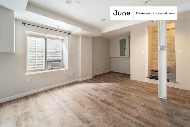 Foto del edificio - Room in Shared 2 bed/1 bath home