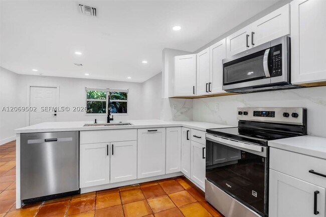 Foto del edificio - 850 SW 12th Pl