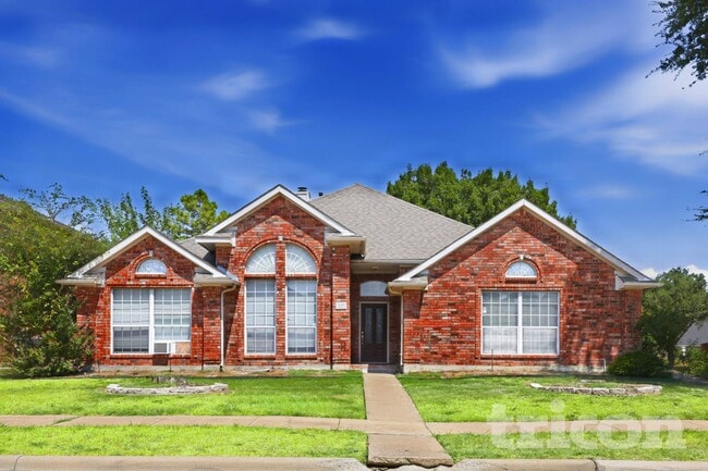 Building Photo - 221 Miramar Dr