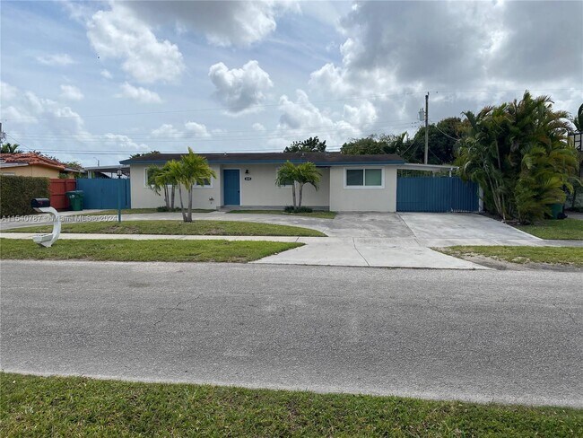 Building Photo - 8840 SW 18th Terrace