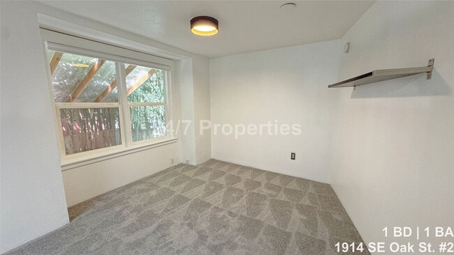 Building Photo - Classic 1 BD | 1 BA Duplex Unit - Buckman
