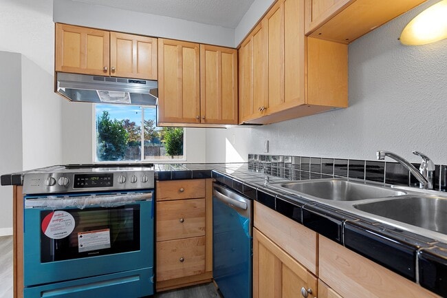 Building Photo - Carriage Estates