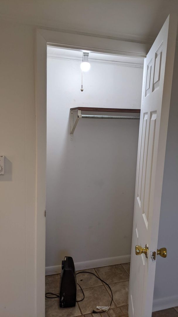 Foto del edificio - 2 bedroom 1 bath basement apartment with w...