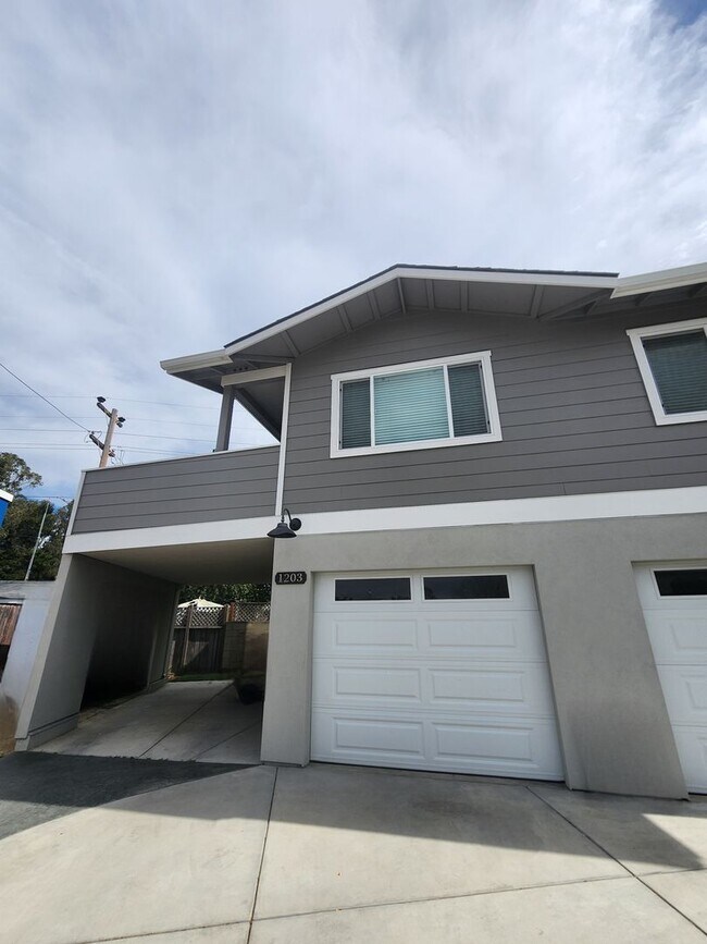 Foto del edificio - Beautiful Updated Unfurnished Apartment- All Utilities Included!