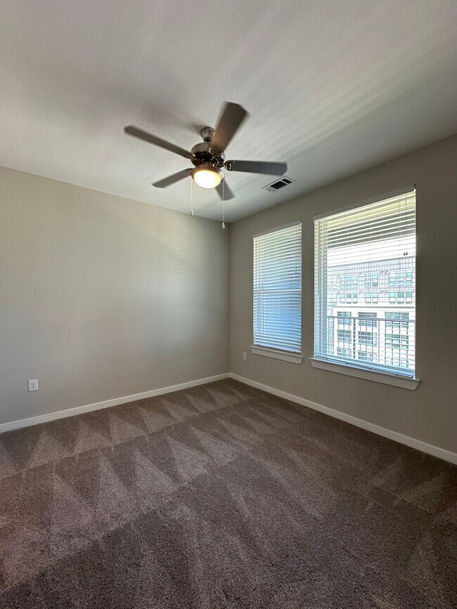 Photo - 1916 N Beckley Ave Apartment