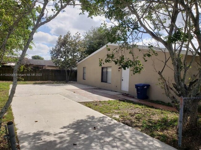 Building Photo - 21357 NW 39th Ave