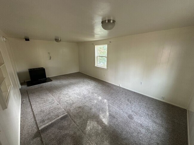 Foto del edificio - Cozy Quiet Grass Valley Charmer - 1/1 650 SF (Driveway, Parking, & Yard)