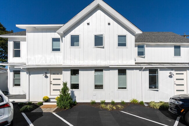 Exterior 1 - 59 E Grand Ave