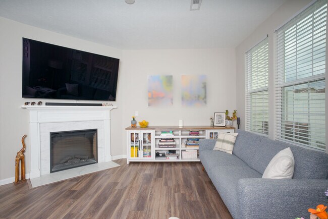 Foto del edificio - 810 Dipper Ln
