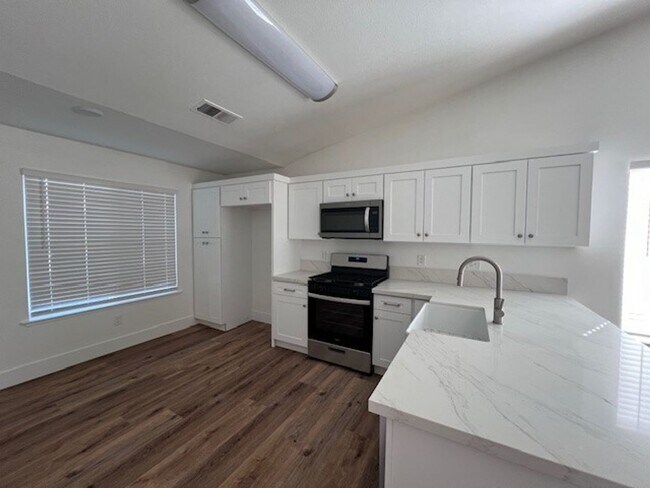 Foto del edificio - Coming Soon!