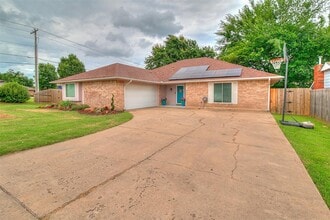 Building Photo - 100 3 Oaks Dr