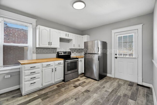 Building Photo - 3923 Miami St