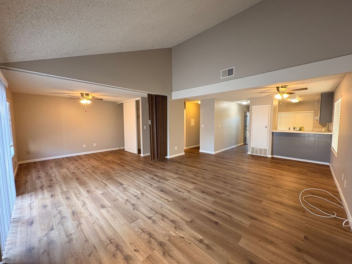 Foto principal - COZY 1- BEDROOM APARTMENT IN PRIME GLENDOR...