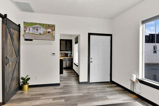 Foto del edificio - 902 Residence St