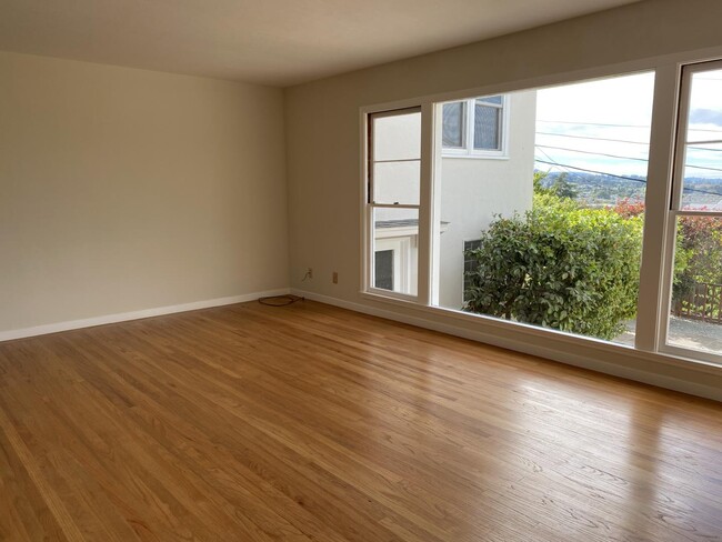 Foto del edificio - 346 Rolling Hills Ave