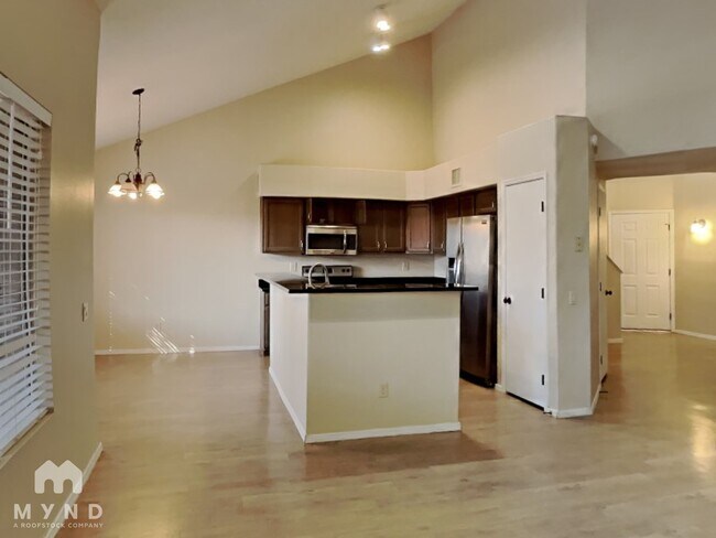 Foto del edificio - 8161 N Midnight Way