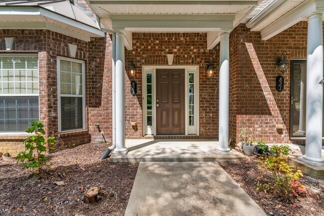 Foto del edificio - Updated 2BR Townhome with Dual Primary Suites & Walk-In Closets!
