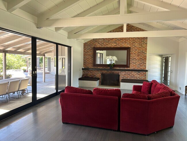 Building Photo - Coming Soon! Stunning Ranch-Style Oasis in...