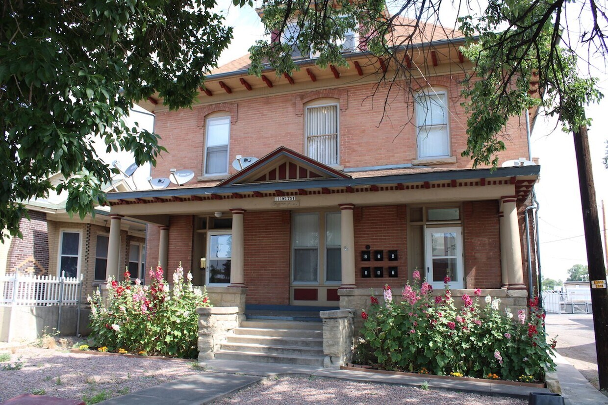 Primary Photo - Downtown Oasis - Move In Ready!!!