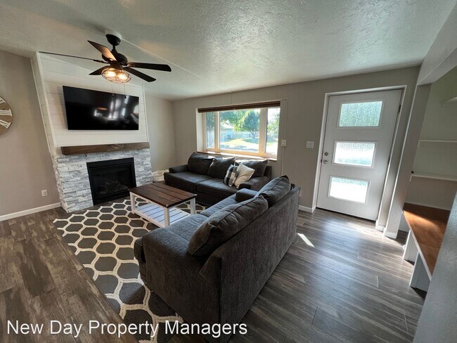 Building Photo - 4 br, 3 bath House - 505 Deer Dr