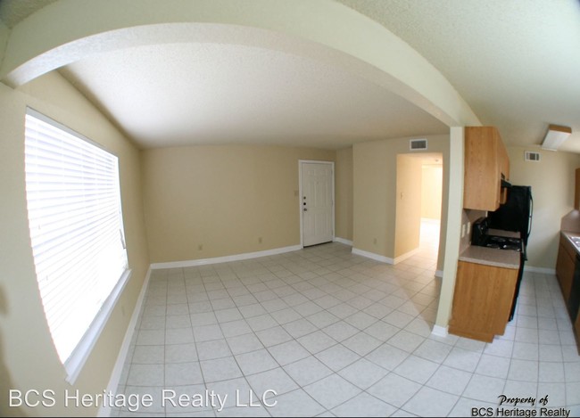 Building Photo - 802 Oran Cir