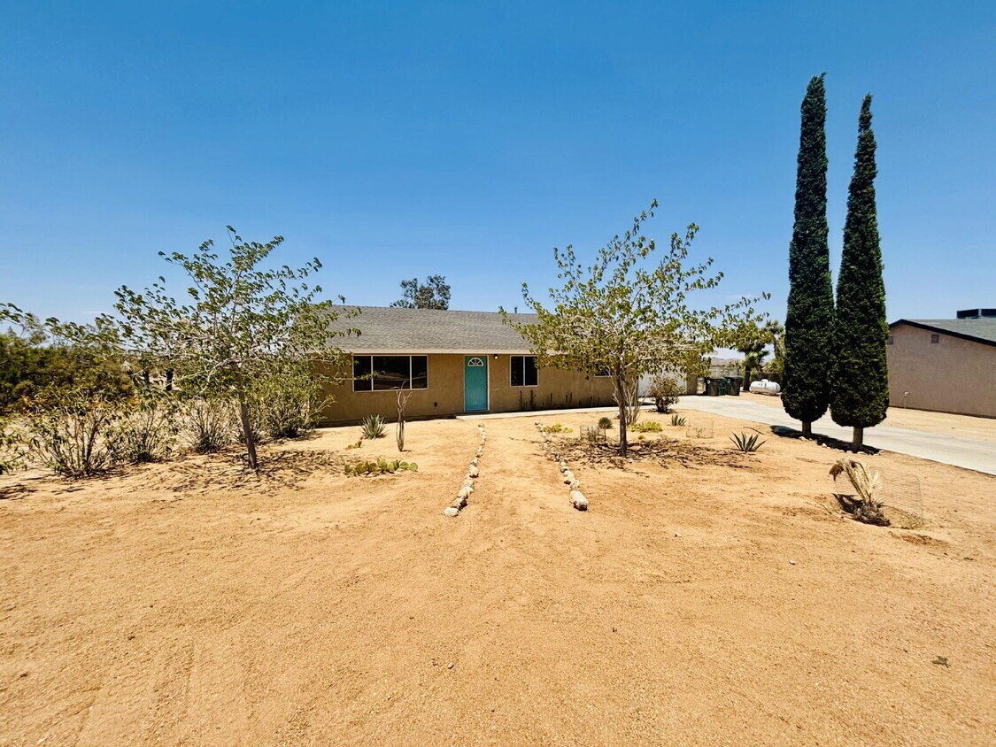 Primary Photo - Charming 3-Bedroom with 2 Full Baths on th...