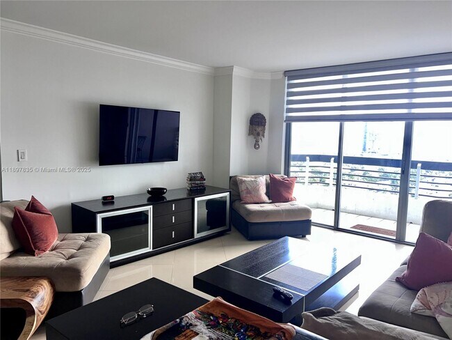 Foto del edificio - 19101 NE 36th Pl