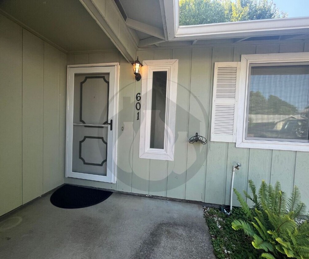 Primary Photo - Single Level- Duplex Rent Ready- Albany, OR