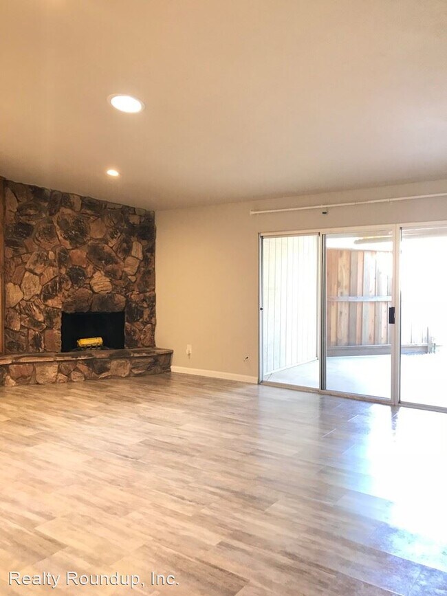 Building Photo - 3 br, 2 bath House - 1 Jenney Ct