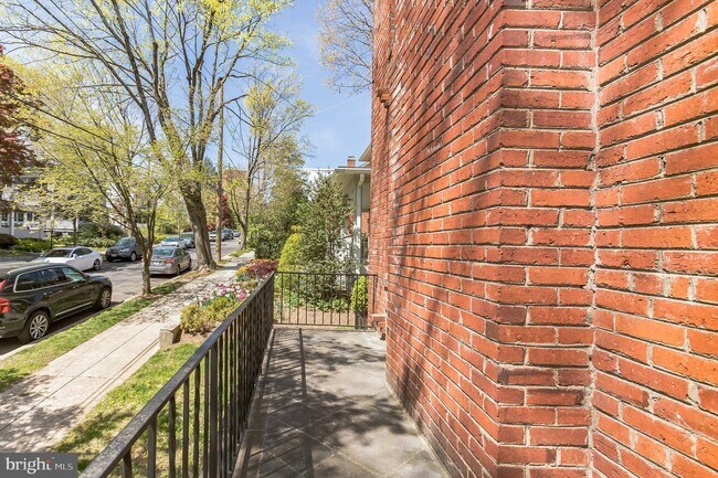 Foto del edificio - 5336 Chevy Chase Pkwy NW