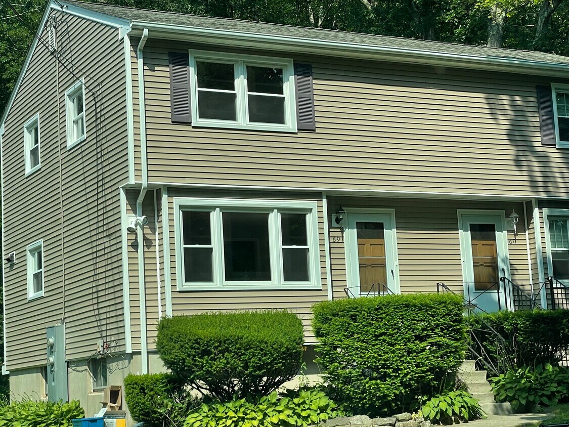 Exterior - 69 River St