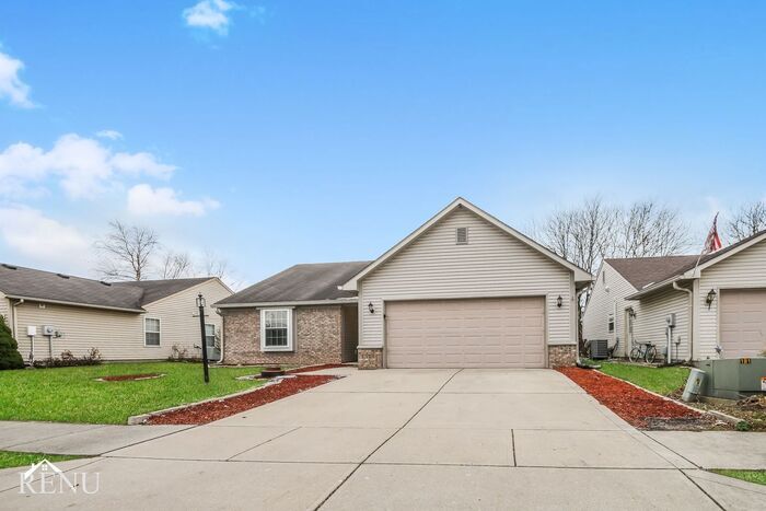 Primary Photo - 643 E Pine Ridge Dr