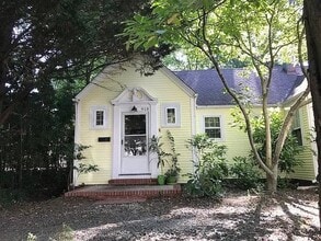 Building Photo - 918 Iredell St