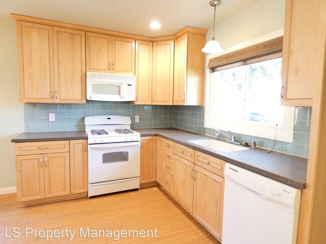 Foto del edificio - 3 br, 2 bath House - 611 Rigsby St.