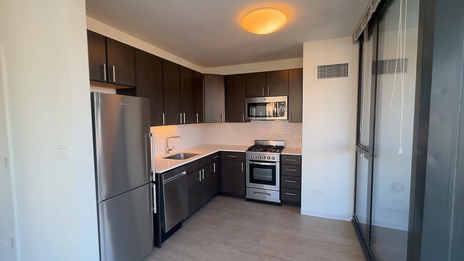 Photo - 359 W Superior St Apartment