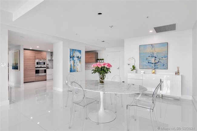 Building Photo - 400 Sunny Isles Blvd