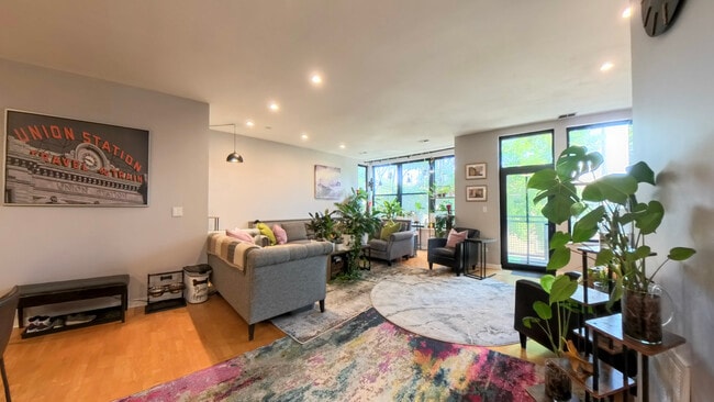 Building Photo - 1601 S Halsted St