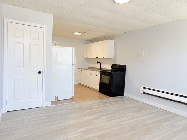 Building Photo - 581 Pierre Ave