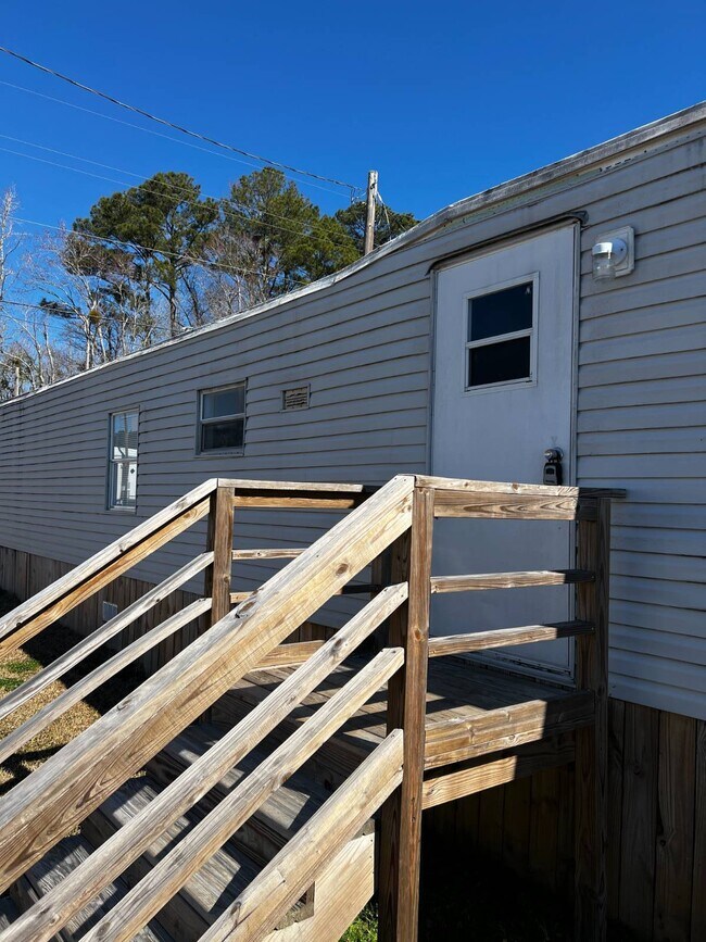 Foto del edificio - 303 Becky Ln