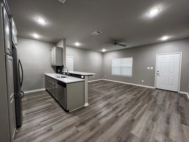 Foto del edificio - 16104 Echo Glen Dr