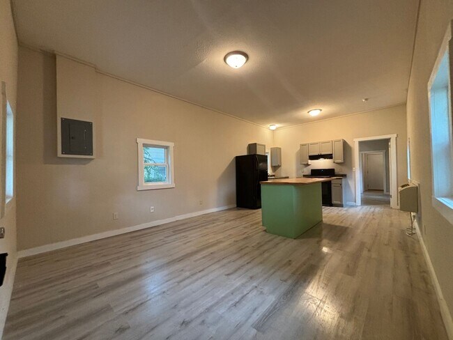 Foto del edificio - Recently Remodeled 1 bedroom 1 bathroom Ho...