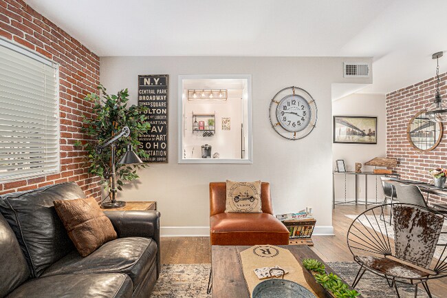 Building Photo - 91 Rumson Rd NE