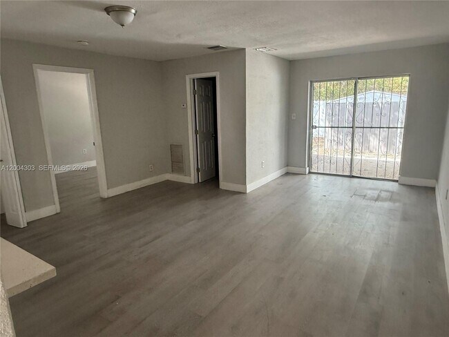 Foto del edificio - 21002 NW 39th Ave