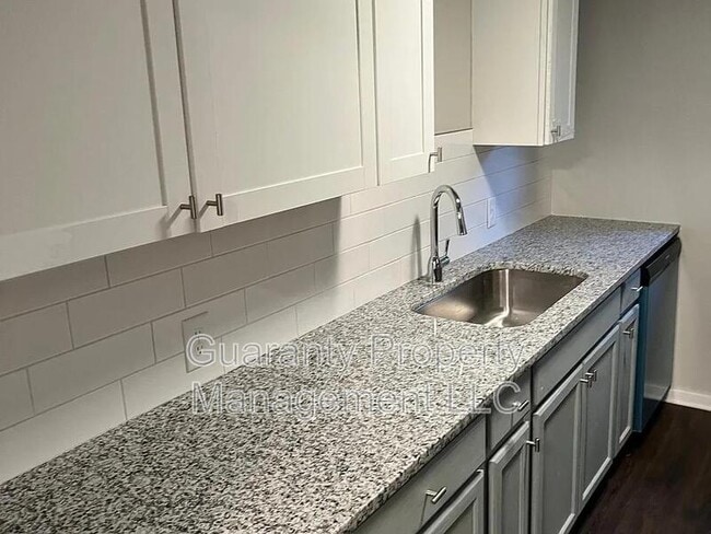 Building Photo - 1005 N King Ave