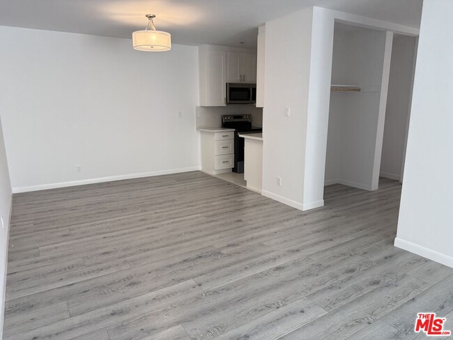 Building Photo - 1114 12th St