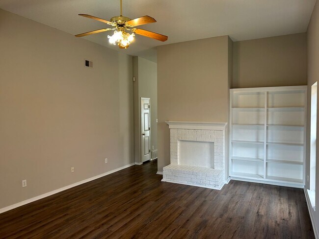 Building Photo - 5601 Donald Dr